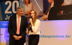 Moderatorin Annalena Müller im Gespräch mit TLM-Direktor Jochen Fasco anlässlich des Jubiläums „20 Jahre Fernsehen in Gera“